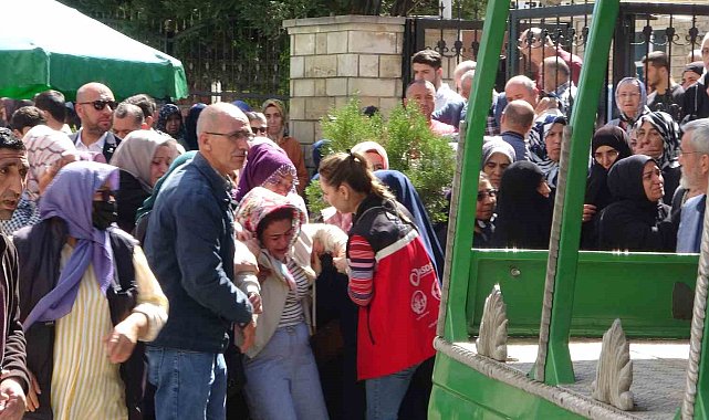 Yangın faciasında hayatını kaybeden Emrah Demiroğlu toprağa verildi