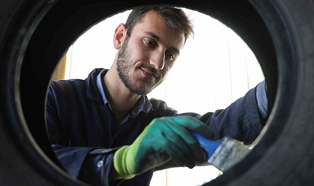 Yasak kalkınca vatandaşlar oto lastikçilerde yoğunluk oluşturdu