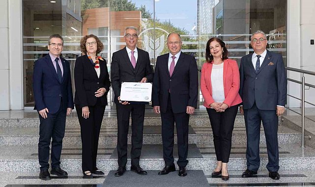 Yaşar Üniversitesine YÖKAK'tan kurumsal akreditasyon