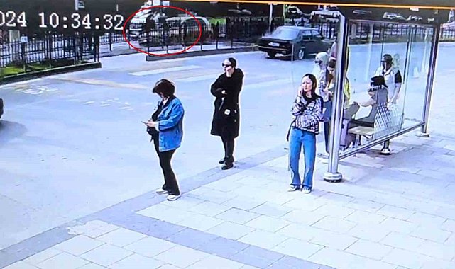 Yaya geçidinde korkunç kaza, genç kadın metrelerce savruldu: O anlar kamerada