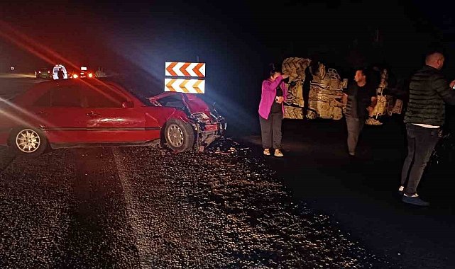 Yenice'de otomobil traktöre çarptı; 2 kişi yaralı