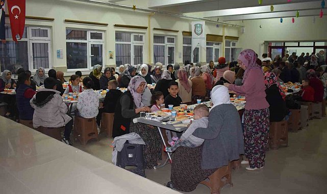 Yeşilgölcük Anadolu İmam Hatip Lisesi'nden bin kişilik iftar yemeği