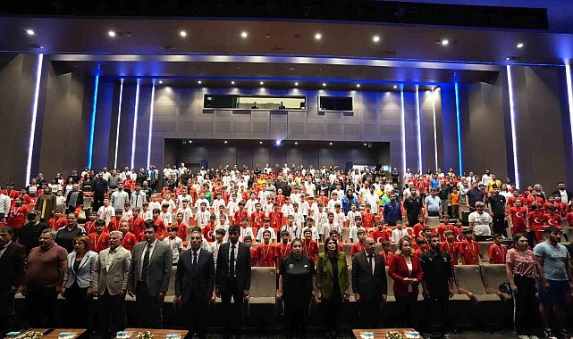 Yılmaz, başarılı öğrencileri ödüllendirdi