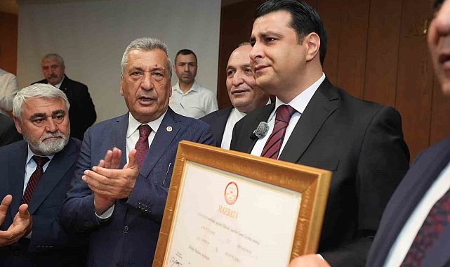 Yılmaz, Mazbata töreninde gözyaşlarına hakim olamadı