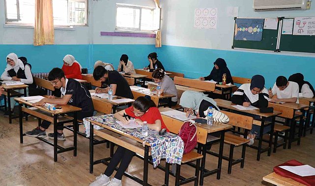 YKS'ye hazırlanan öğrenciler Canpolat'a teşekkür etti