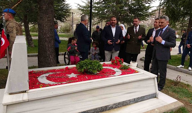 Yozgat'ta Ramazan Bayramı arifesinde şehitlik ziyaret edildi