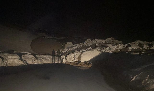 Yüksekova'da heyelan: Köyün şehirle bağlantısı kesildi