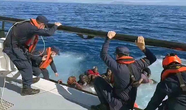 Yunanistan'ın geri ittiği can salı battı