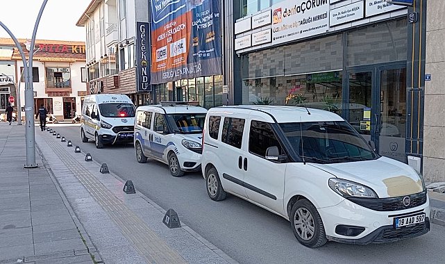 Yürürken husumetlisinin silahlı saldırısına uğradı, yara almadan kurtuldu