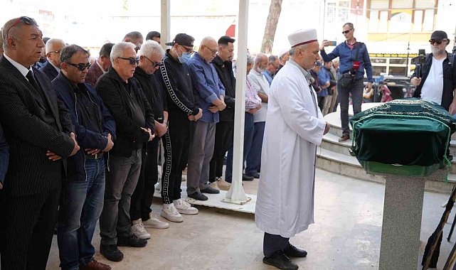 Zafer Algöz annesinin ardından 24 gün arayla babasını da kaybetti