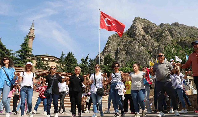 1 Mayıs Amasya'da halaylarla kutlandı