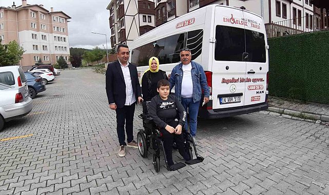 13 yaşındaki Spina bifida hastası çocuğun, akülü araç sevinci yürekleri ısıttı
