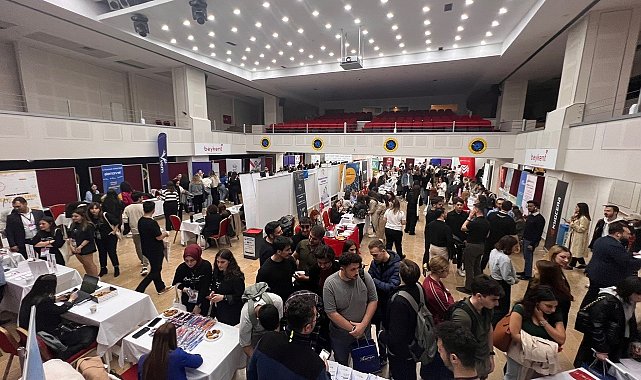 18'inci Kariyer Günü'nde öğrencilerle mezunlar bir araya geldi