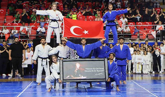 19 Mayıs Atatürk'ü Anma, Gençlik ve Spor Bayramı Burdur'da coşkuyla kutlandı