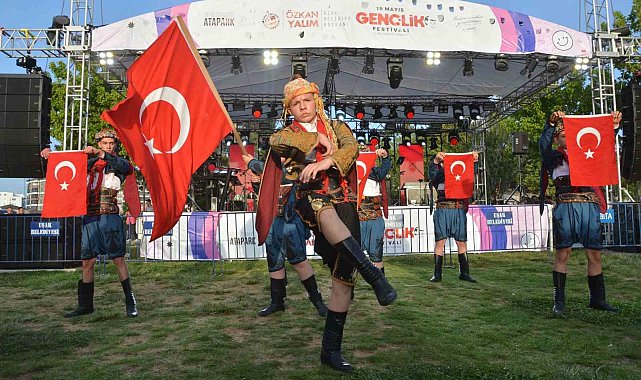 19 Mayıs Gençlik Festivali binlerce gencin katılımıyla başladı