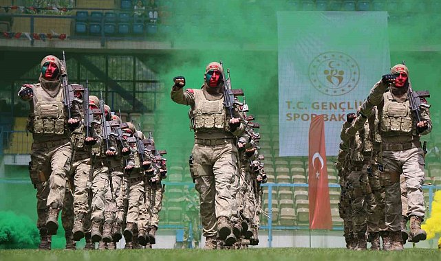 19 Mayıs kutlamalarına komandolar damga vurdu