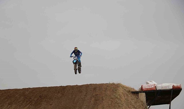 19 Mayıs'a özel gerçekleştirilen motokros heyecanı ödül töreniyle sona erdi