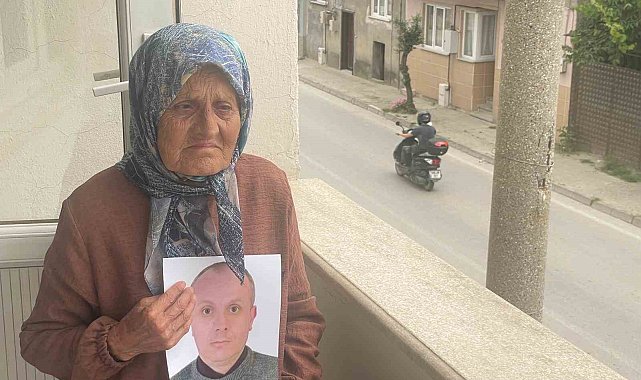 20 gündür ağlamaktan gözyaşları kurudu...96'lık Zeliha Nine 20 gündür balkonda evladını bekliyor