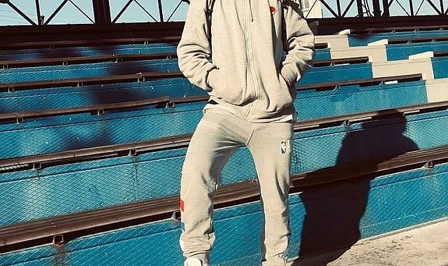 20 yaşındaki genç halı sahada kalbine yenildi