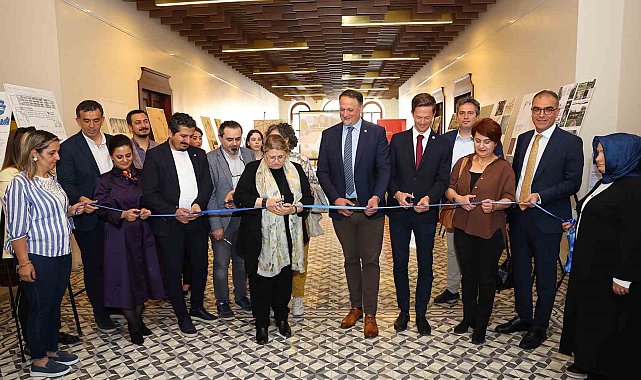 'Macarların Tasarımları Türkiye'de' sergisi açıldı