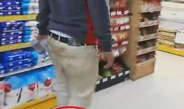 'Market kirlenmesin' diye ayaklarına poşet giydi