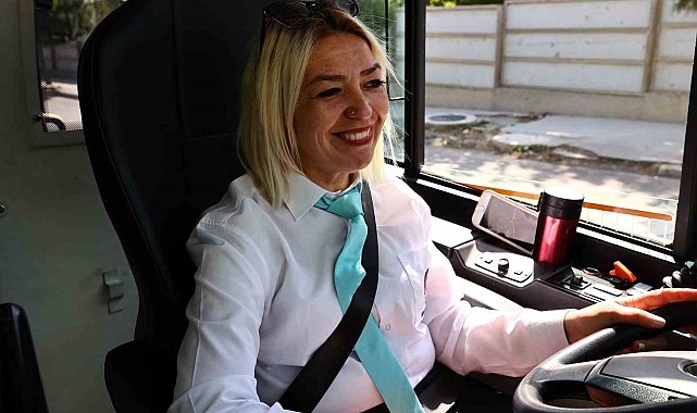 4 çocuk, 2 torun sahibi kadın otobüs şoförü olma hayaline kavuştu