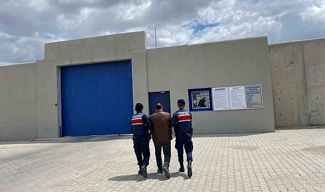 4 yıl 6 ay hapis cezası ile aranan şahsı jandarma yakaladı