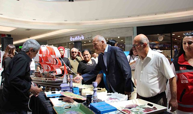 60 yaşından sonra fırçayı eline alan vatandaşlar ortaya sanat eserleri çıkardı