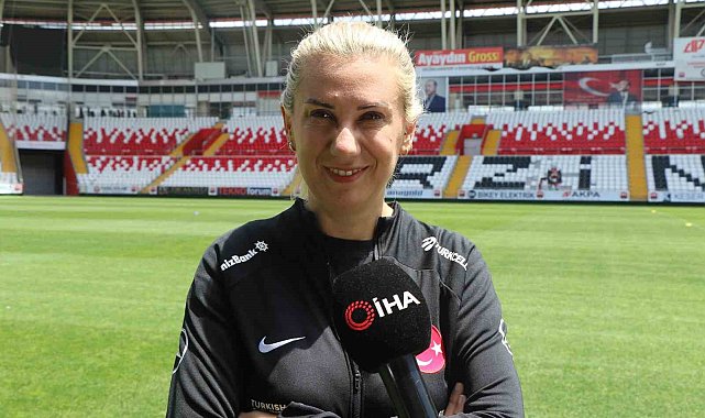 A Milli Kadın Futbol Takımı, Erzincanlıların desteğiyle Azerbaycan'ı yenmek istiyor