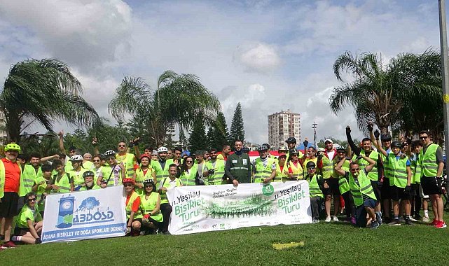 Adana'da bisiklet tutkunları 'Sağlığın keyfini bisikletle sürelim' sloganıyla pedalları çevirdi