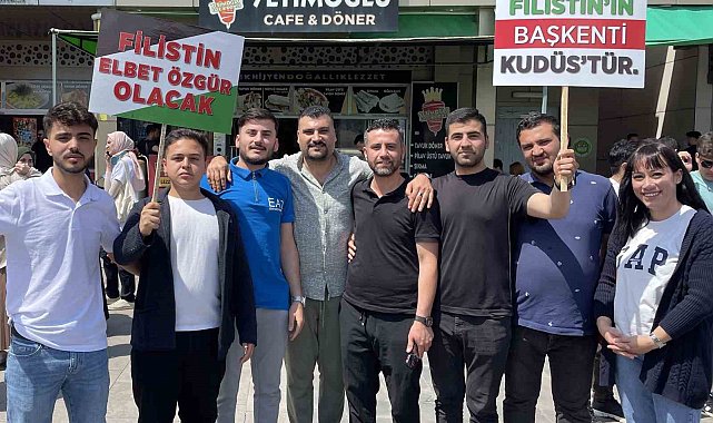 Adana'da üniversite öğrencileri Filistin için yürüdü