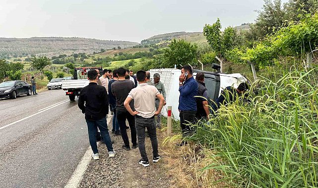 Adıyaman'da kontrolden çıkan minibüs yan yattı: 14 yaralı