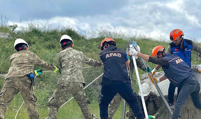 AFAD "100 bin arama kurtarma personeli" hedefiyle Şırnak'ta gönüllü ekipler yetiştiriyor