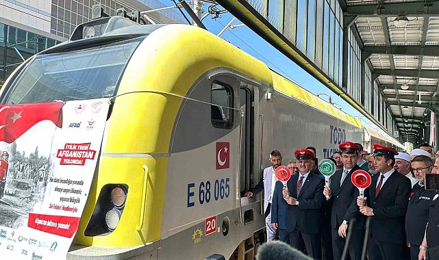 Afganistan'a yardım malzemesi taşıyacak 'İyilik Treni'nin 20'incisi Ankara'dan hareket etti