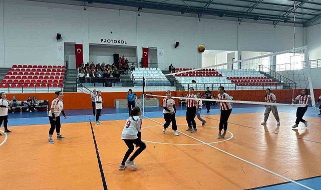 Afyonkarahisar'da genç sporcular Müdür Kasapoğlu ile bir araya geldi