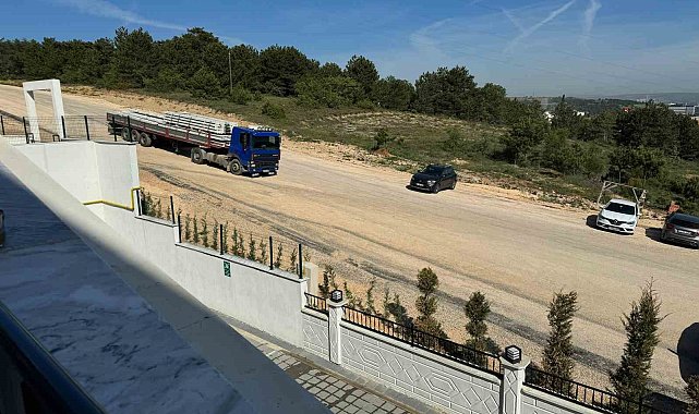 Ağır tonajlı tırlar tehlike saçılıyor