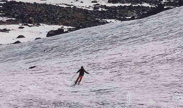 Ağrı Dağı zirvesinde renkli görüntüler