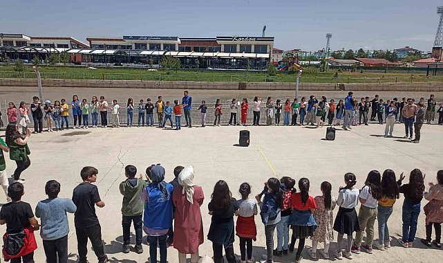 Ağrı'da Geleneksel Çocuk Oyunları Şenliği ile unutulan oyunlar canlandı
