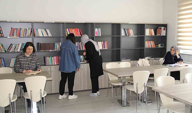 Aile Yaşam Merkezi Kütüphanesi öğrencilerin hizmetinde