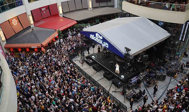 Akasya'nın 10'uncu yıl konserleri sona erdi