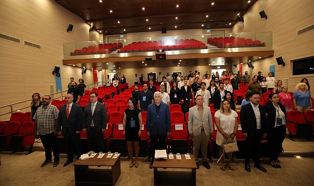 Akdeniz Üniversitesi'nde "Yapay Zekâ Çağında İletişimin Geleceği" konuşuldu