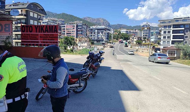 Alanya'da 5 motosiklet trafikten men edildi