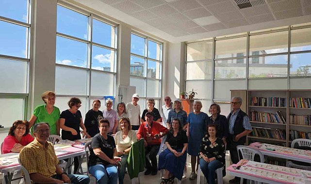 Alanya'da 60 yaş üstü vatandaşlar model uçak yapımını öğreniyor