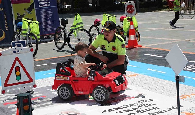 Alanya'da trafik haftasında öğrenciler bilgilendirildi