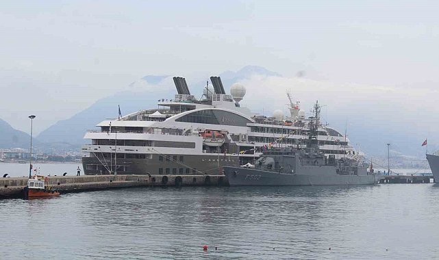 Alanya'ya 180 turist gemiyle geldi