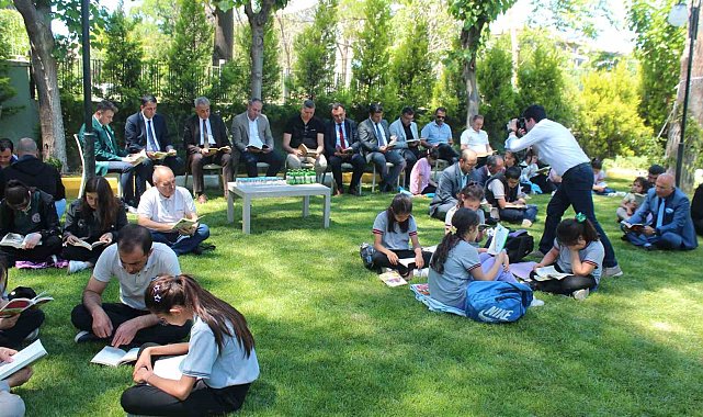 Alaşehir'de kitap okuma etkinliği düzenlendi