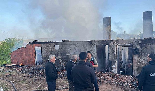 Alevlere teslim olan ev küle döndü: 2 ölü