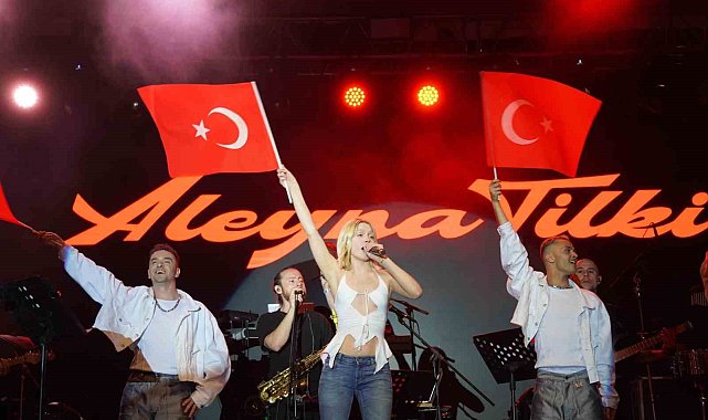 Aleyna Tilki'yi Bilecik'te binlerce kişi izledi