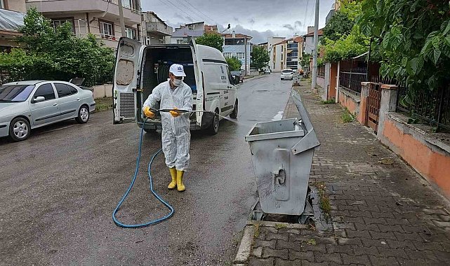 Alteylül'de temizlik ekipleri 24 saat sahada