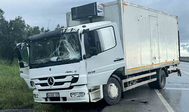 Ani fren yapan kamyona 2 araç çarptı: 1 yaralı